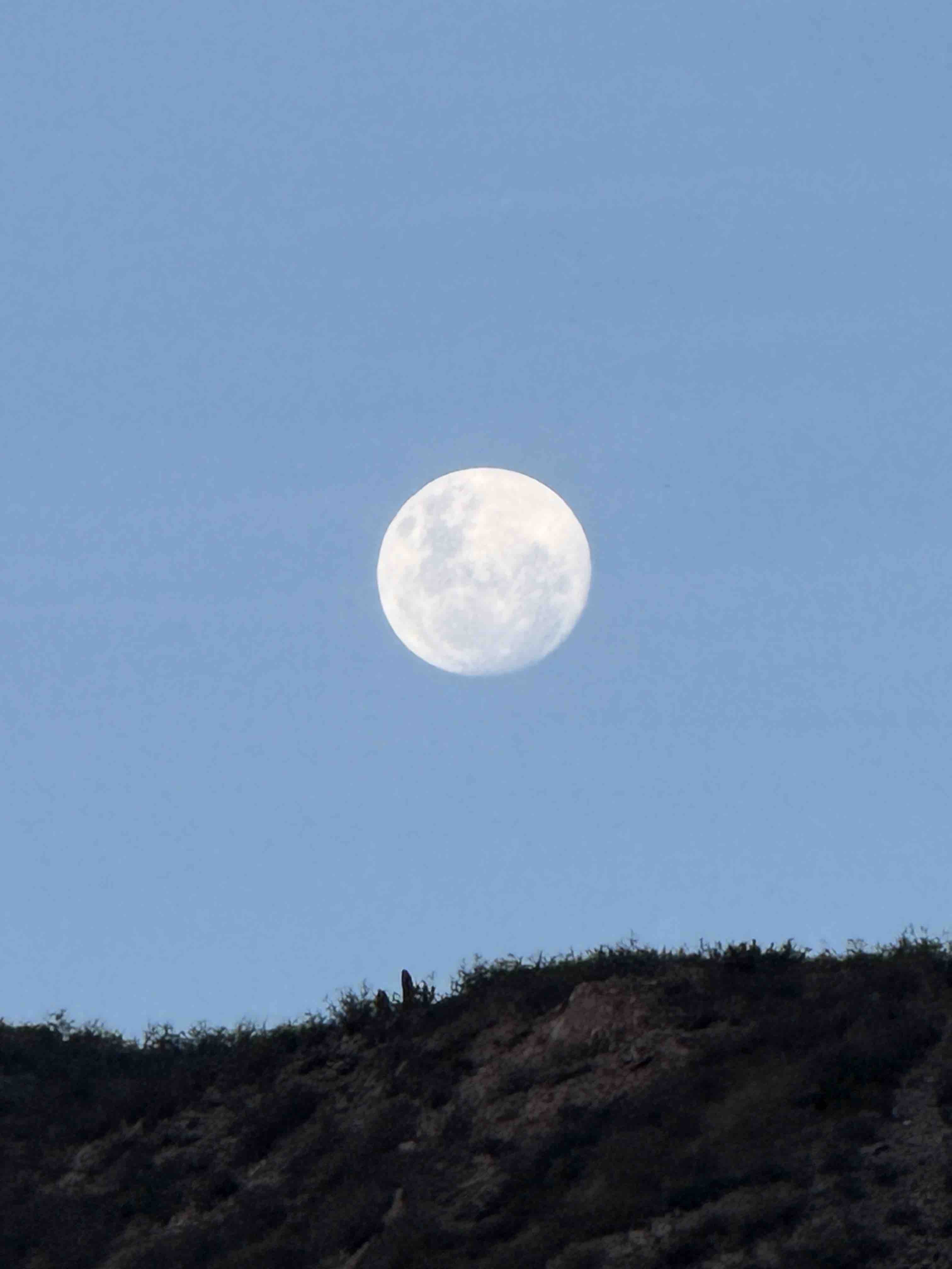 Luna llena sobre Potrerillos