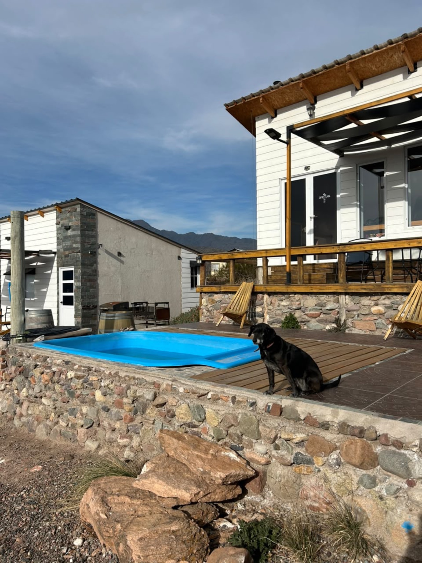 Pileta exterior de Cabañas Zorro Gris